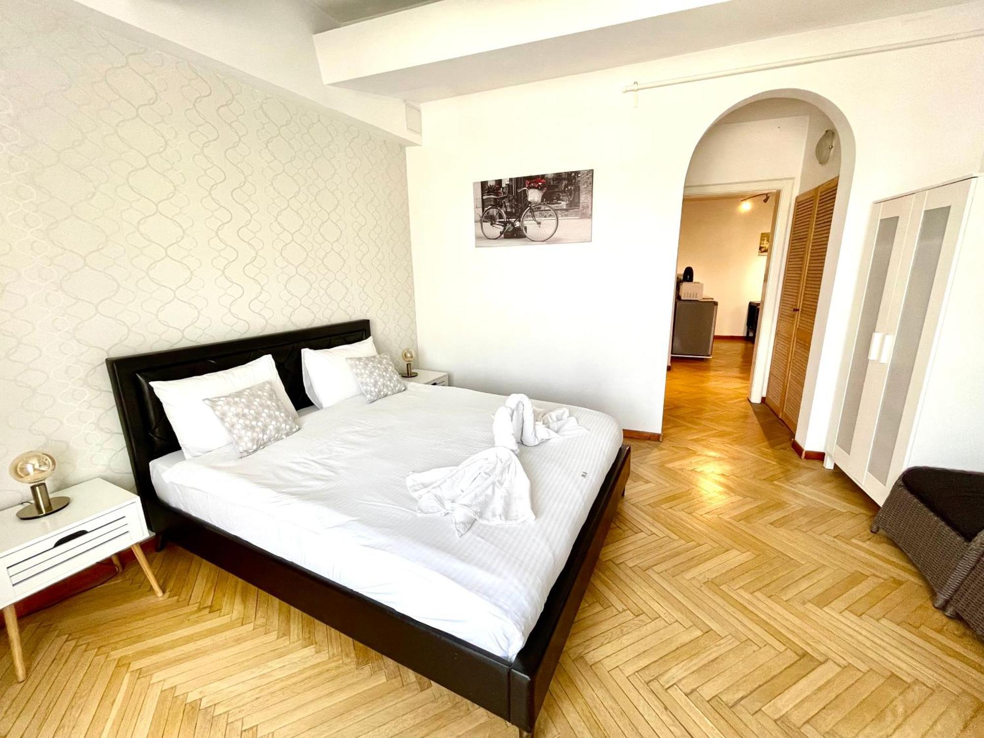 Metropole Apartments - Old City Бухарест Екстер'єр фото